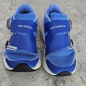 New balance dynasoft girls/boys blue sneakers size 12
